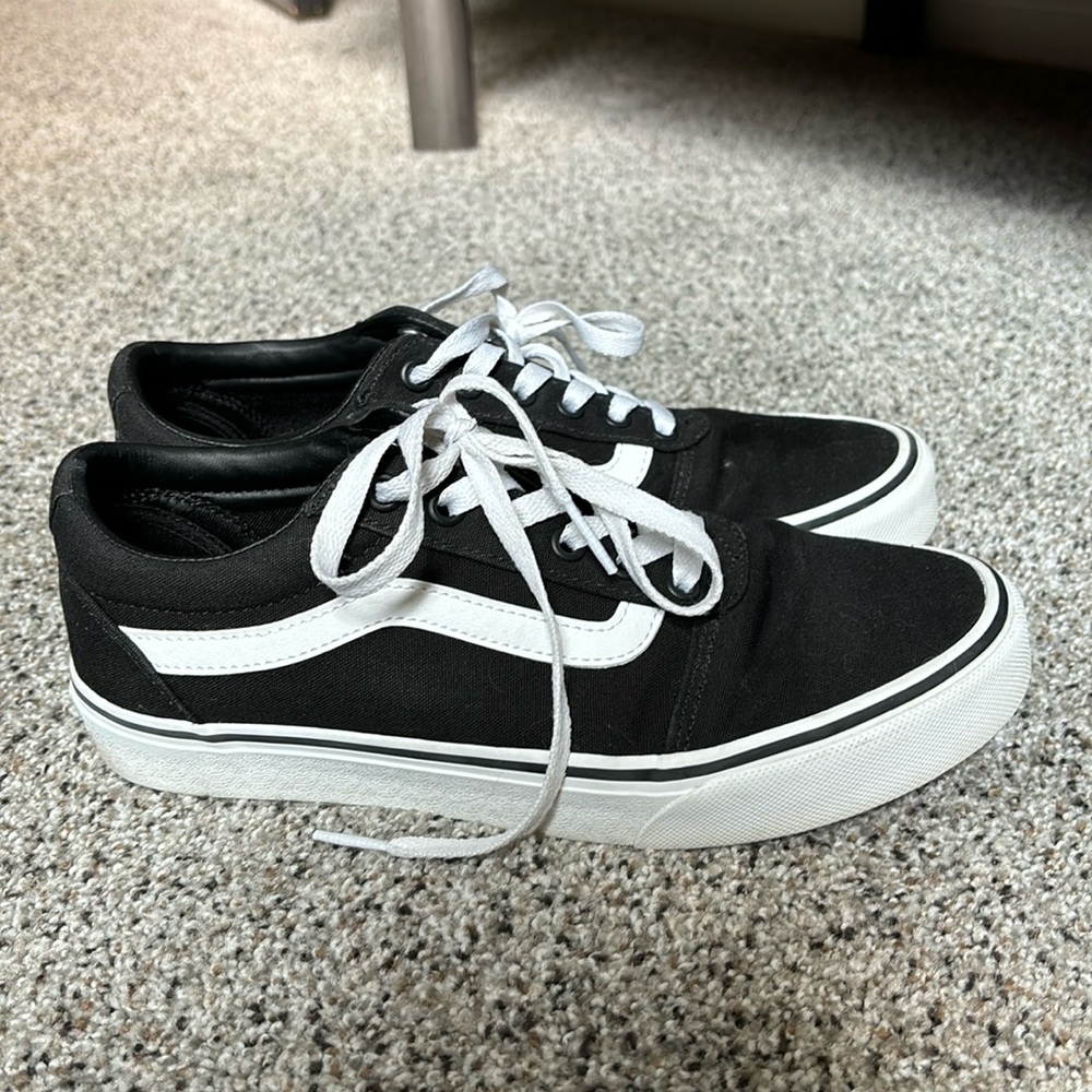 Old Skool women’s black Vans